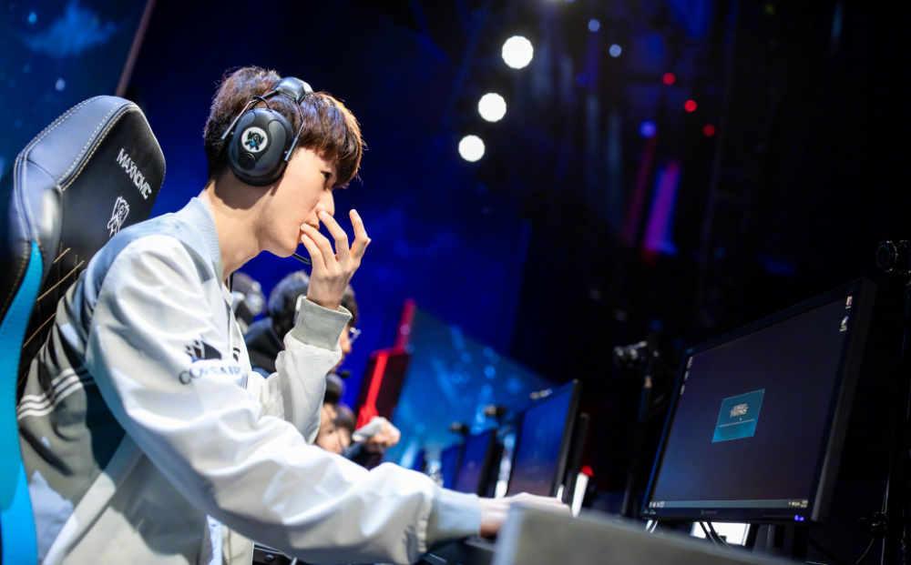 包含TheShy在TES比赛中重返赛场，重返赛场引发热议！热度持续攀升的词条