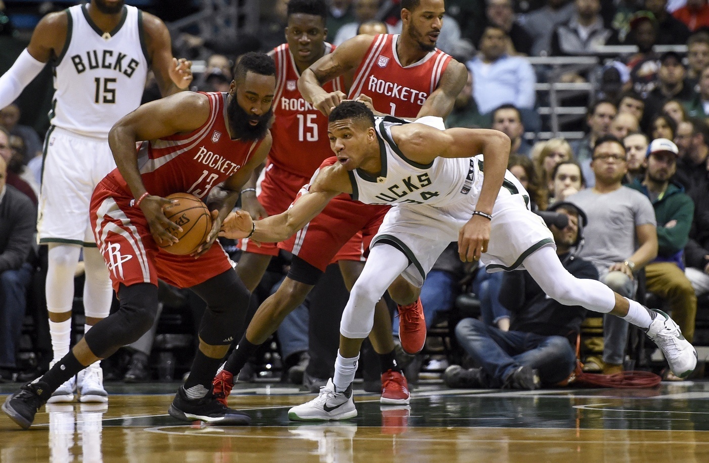 上海久事发布备战花絮，官宣日状态回暖，NBA季后赛任务艰巨，赛程密集仍需轮换的简单介绍开云官方认证网址