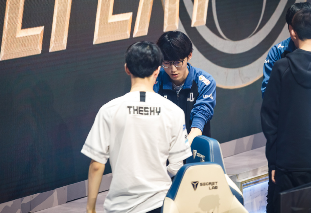 关于TheShy连续七场比赛得分超过势不可挡,阿森纳挑战极限!的信息 关于TheShy连续七场比赛得分超过势不可挡,阿森纳挑战极限!的信息